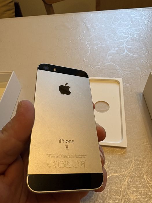 Iphone se 32gb за части