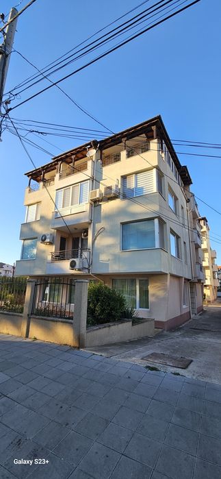 Обзаведен тристаен апартамент