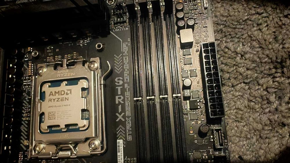 ASUS ROG Strix B650E-F Gaming WiFi + RYZEN 5 9600X 6-Core