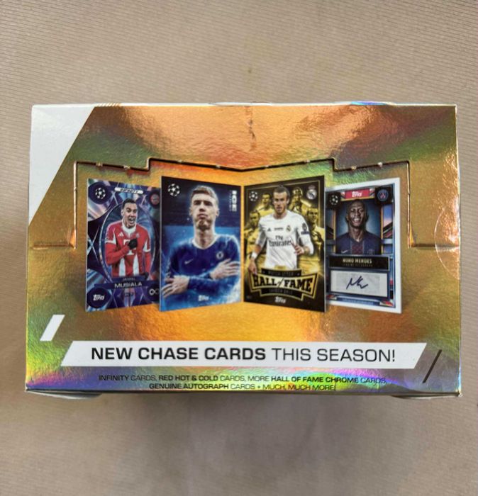 Продавам: TOPPS Match Attax 2025/2026 - кутия 32 пакета x 12 карти