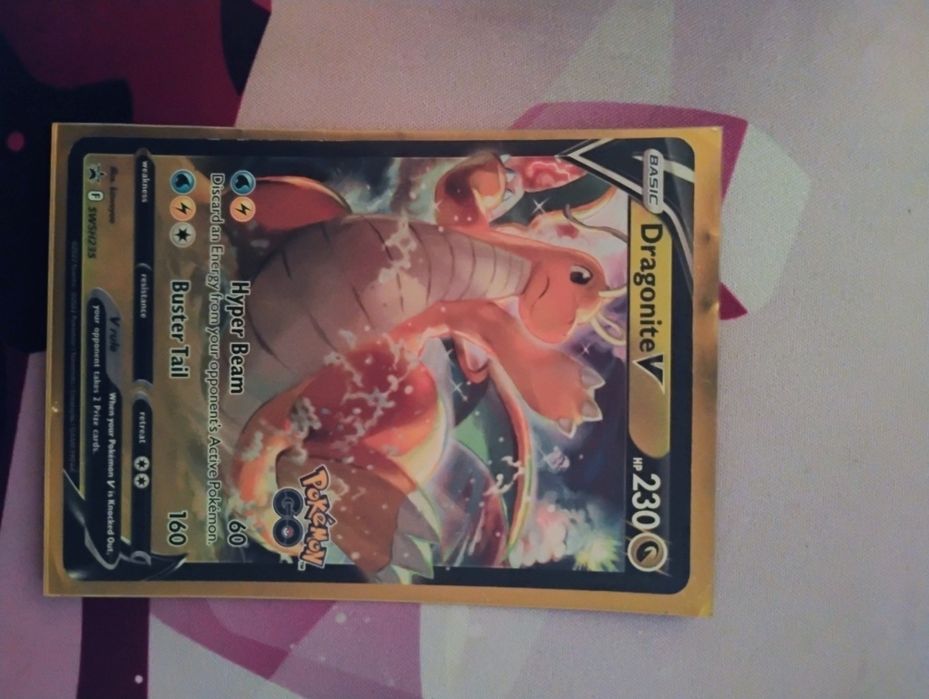 Cărți Pokemon diferite