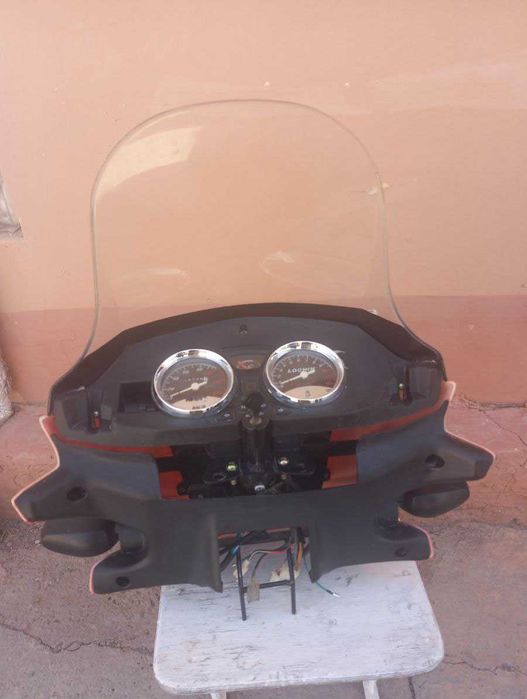 Lochin motosekli tarpeda va farlari