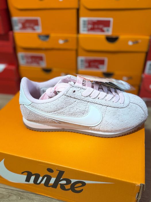 Продам новые кроссовки 39-44 размер