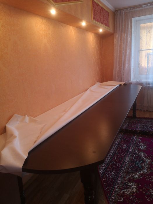 Продам стол для гостиной