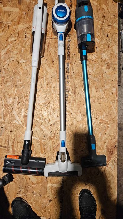 Aspiratoare verticale cu perie