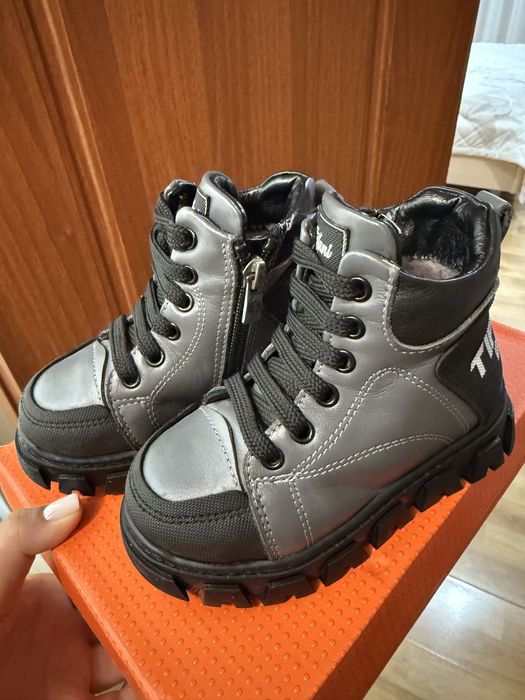 Продам зимние ботинки на мальчика