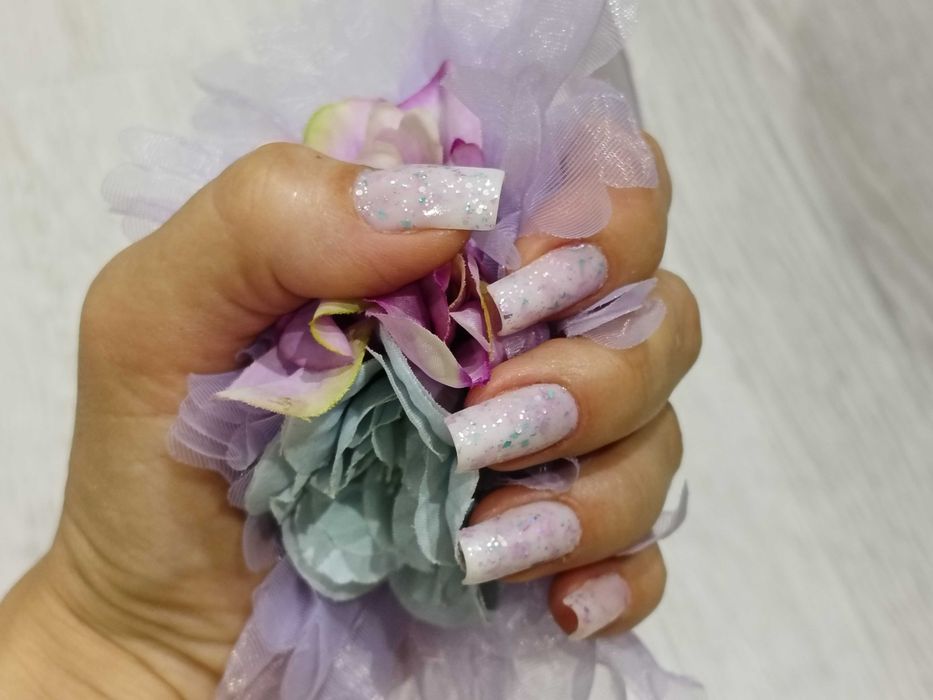 Наращивание и дизайн ногтей