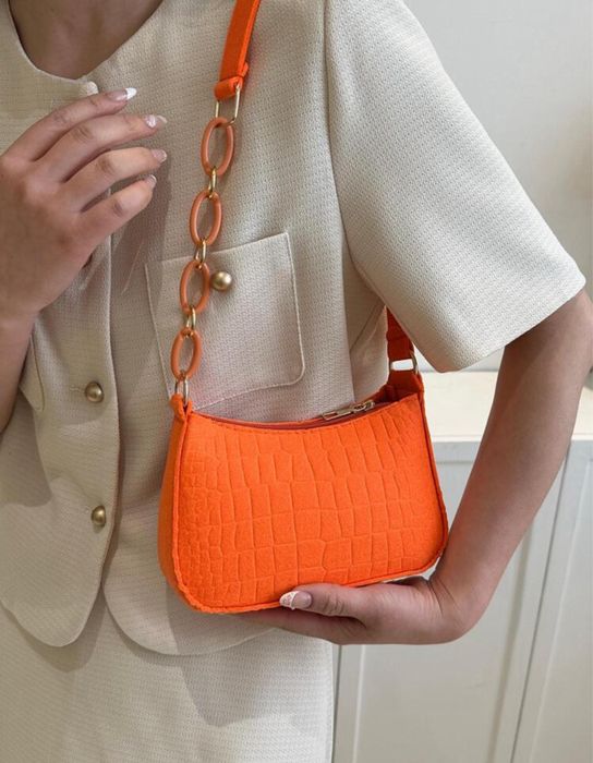 Мини дамска чанта в оранжево крокодилски принт