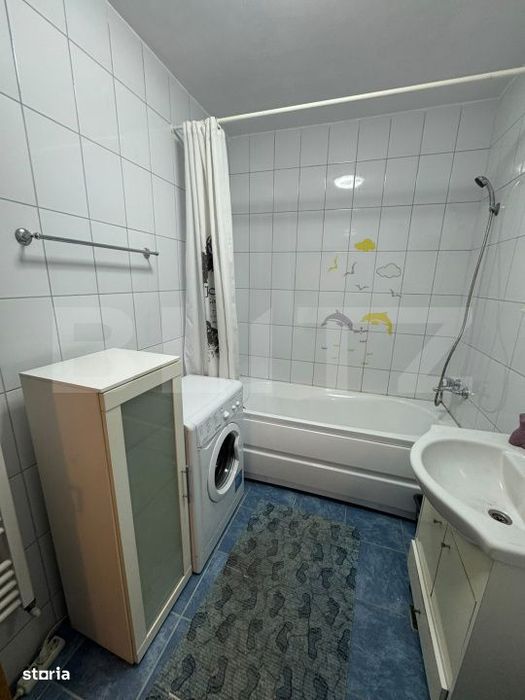 Apartament o camera,  40 mp, decomandat, zona Porii