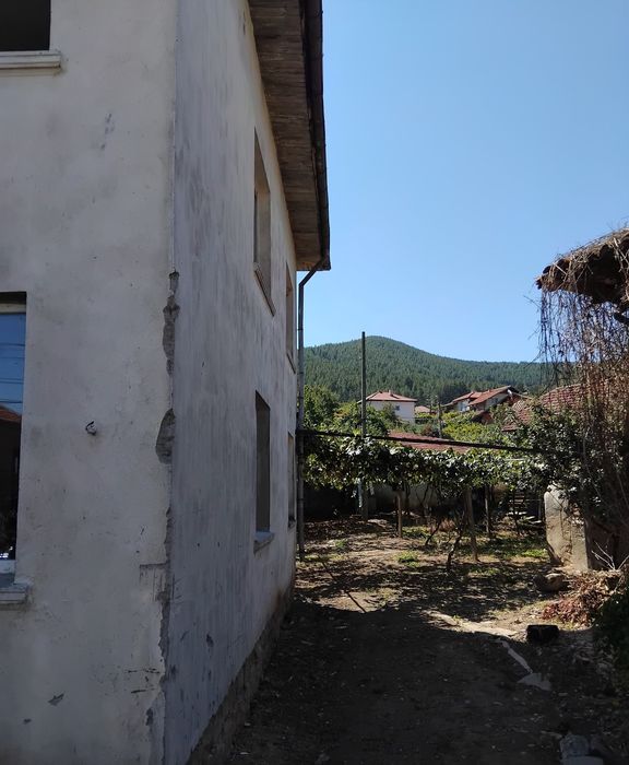 Продава две къщи в с.Слокощица общ.Кюстендил