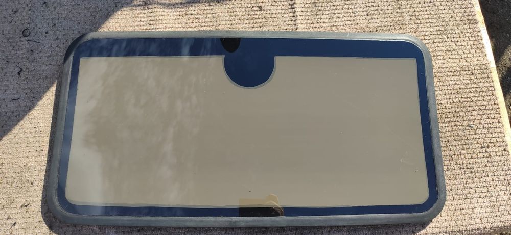 Стекло из мпк на люк автомобиля