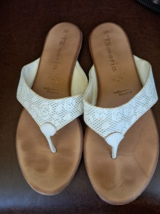 Slapi Tamaris nr. 38, de piele