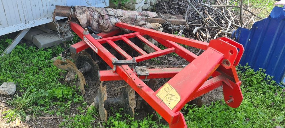 Vand disc purtat in titati .dimesiune 130m.aprope nou cu sistem de grisare .folosit de 3 ori