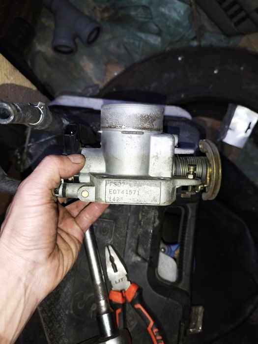 Дроссельная заслонка  Мазда