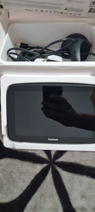 Vând  TomTom  Go Navigator 7"  Wifi,  Bluetooth,  etc.