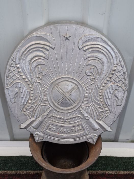 продам паровозный чугунный герб