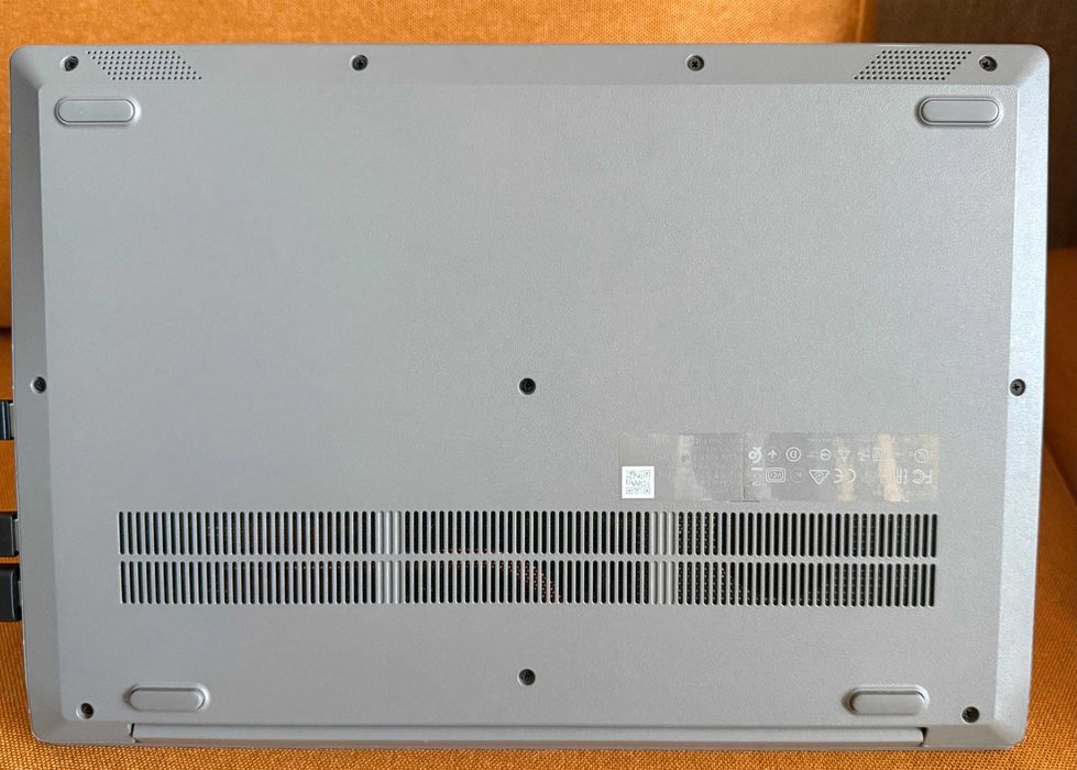 Laptop Lenovo – ideal pentru birou ușor, școală sau multimedia