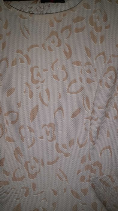 Красива бежова пролетно- есенна рокля от трико.