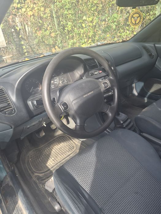 Продавам Mazda 323