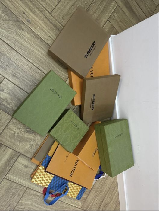 Cutii Louis Vuitton, Burberry, Gucci
