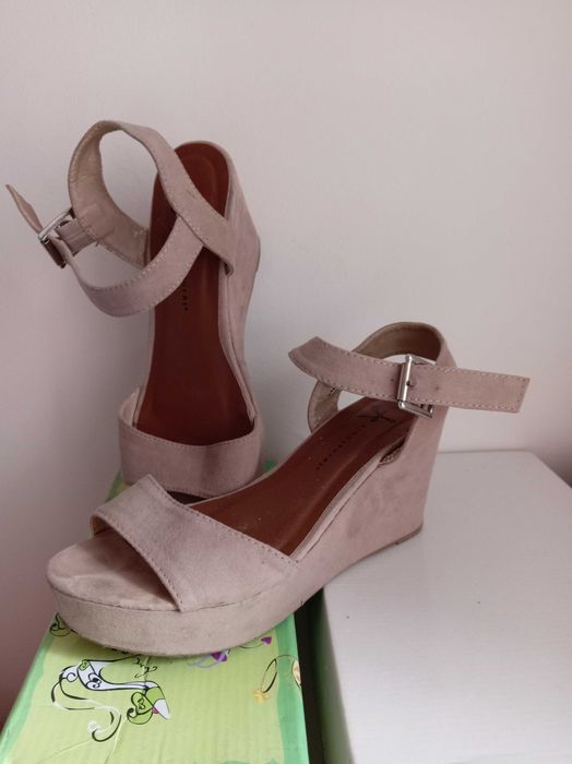 Отворени обувки в отлично състояние