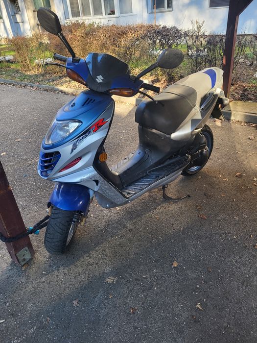 Vand scuter Suzuki