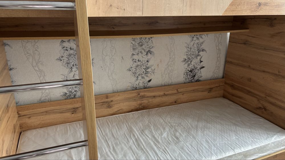 Кровать двухьярусная