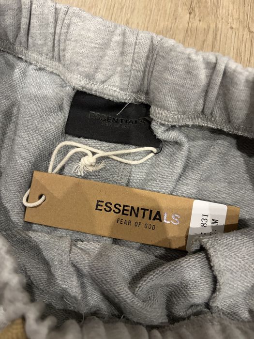 Къси панталони essentials
