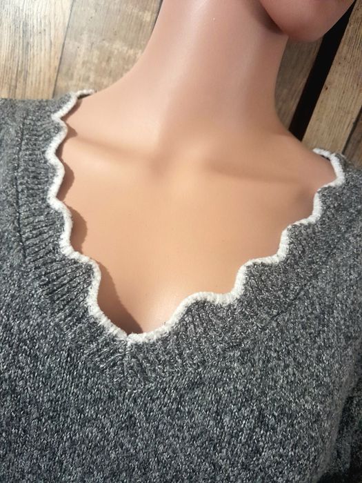 Уникално стилен дамски пуловер