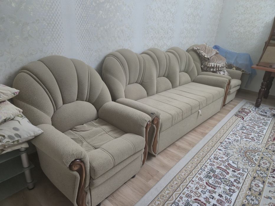 Диван және екі кресло сатылады