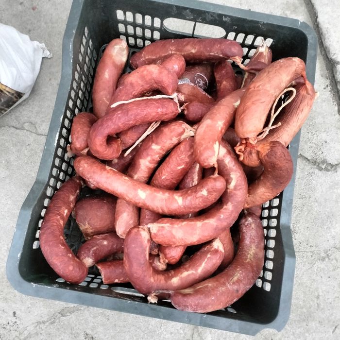 Итке және мысыққа колбаса сосикалар