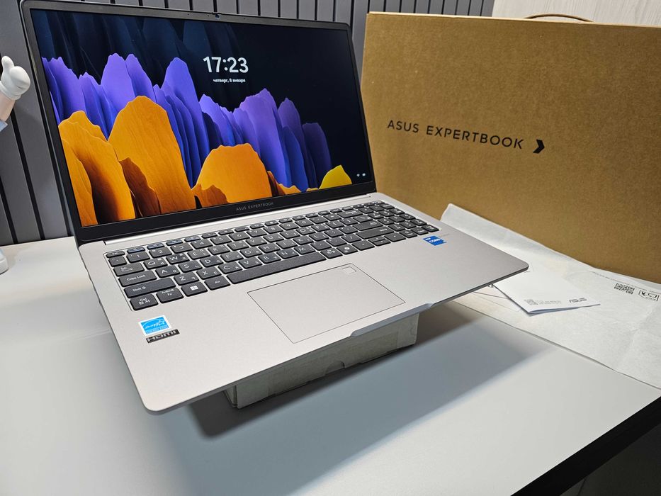 ПРОДАМ Asus ExpertBook 15 Ноутбук Core™i5-13420H/16GB/512SSD/15.6"iPS.