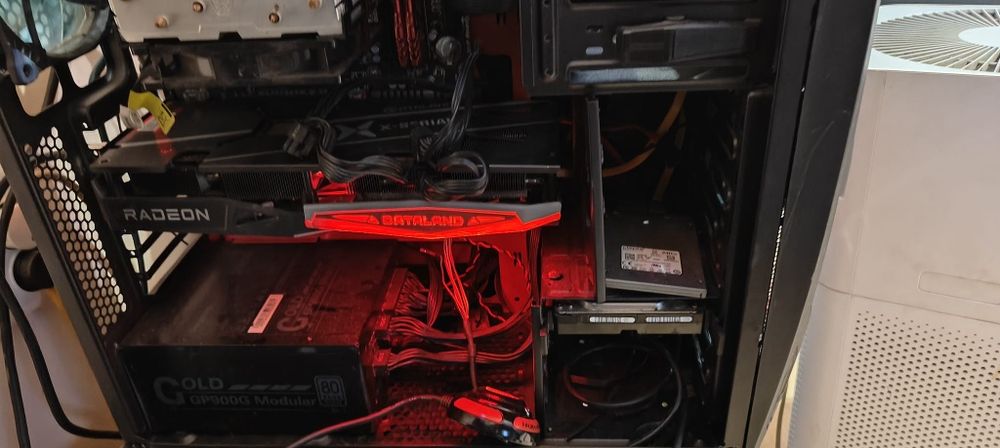 Vând placa video RX6800 16 GB VRam