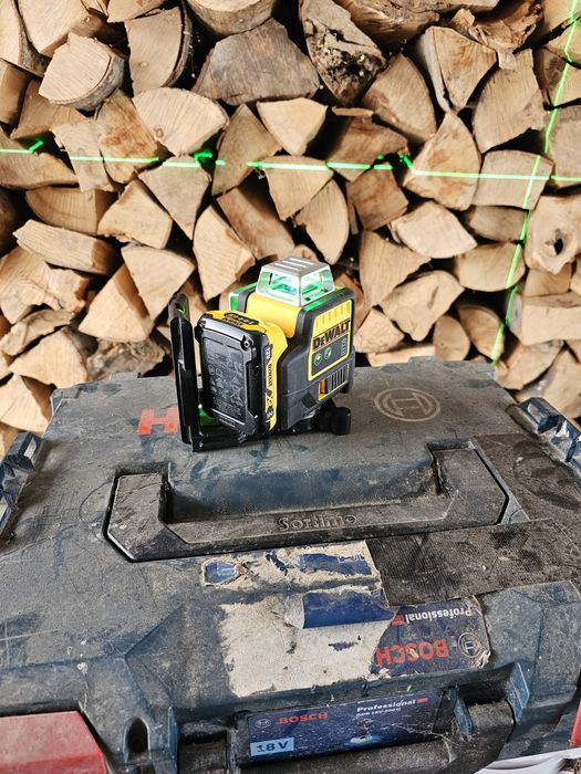 Laser dewalt cu linii verzi dce0811g