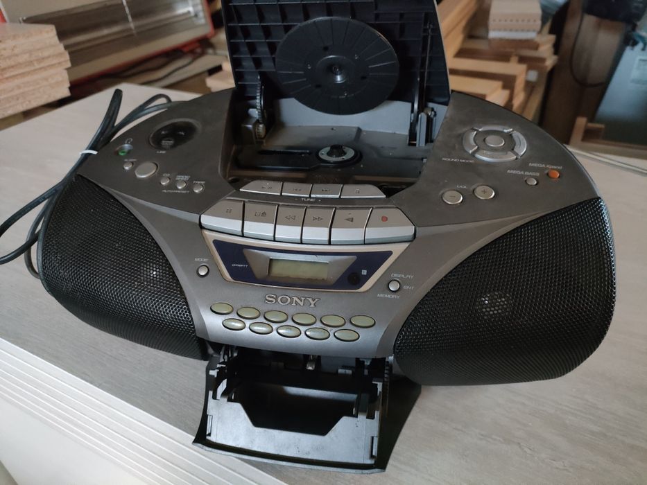 Магнитофон SONY диск+кассета