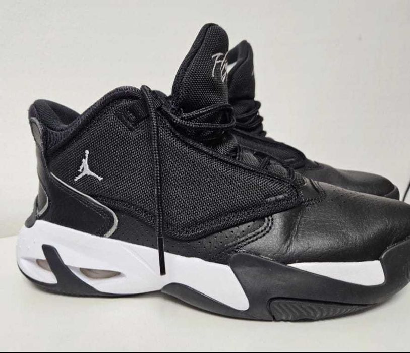 JORDAN MAX AURA 4 în stare perfectă