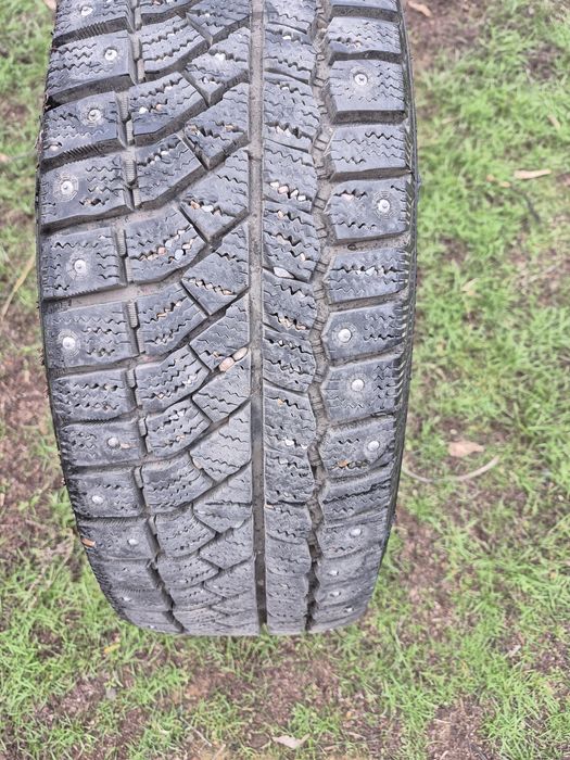 Продам автошины с шипами