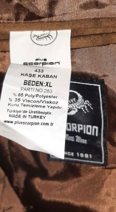 Palton marimea XL nou cu eticheta 
Gulerul interior este detasabil.