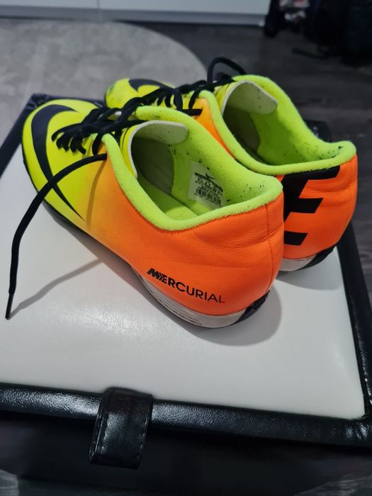 Ghete fotbal Nike Mercurial uzate