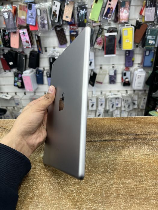 Планшет iPad 6 поколения