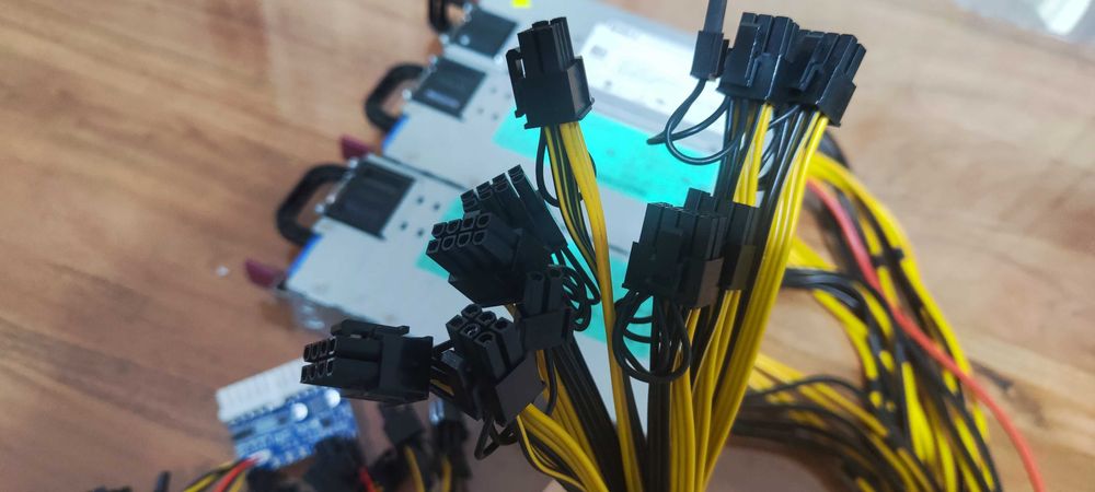 Продавам работещи сървърни захранвания за майнинг