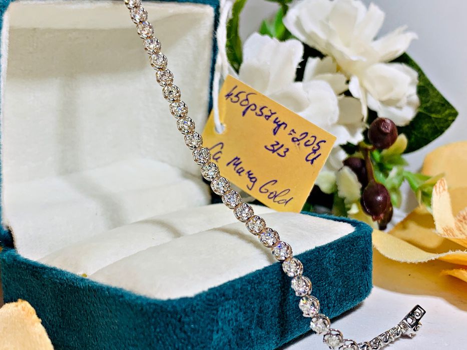 золотой теннисный браслет с бриллиантами в белом золоте