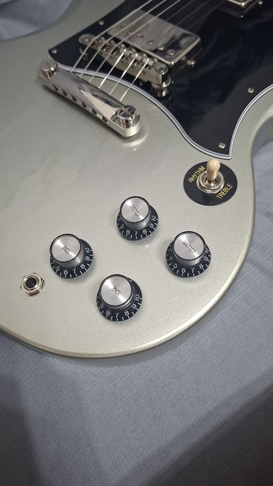 Продам Epiphone SG Standard Silver Mist
Гитара в идеальном состоянии,