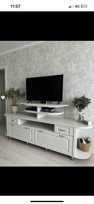 Продам тумбу под телевизор!