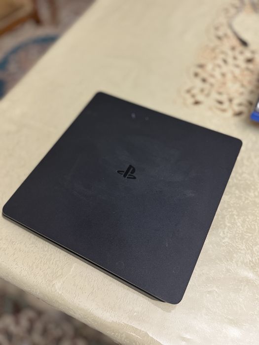 Playstation 4 в хорошем состоянии