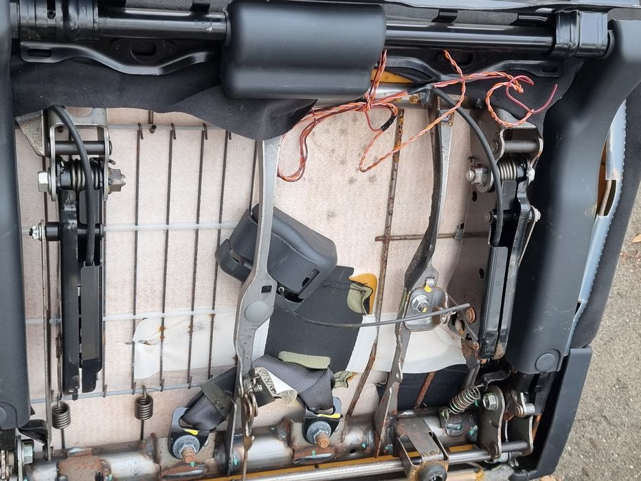 Сиденье задий ряд на Toyota