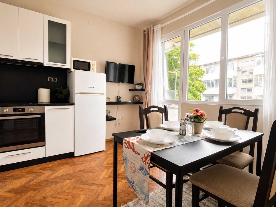 Дава се под наем Тристаен апартамент в Варна, Базар Левски - 68 кв.м за 550 € - Снимка #2