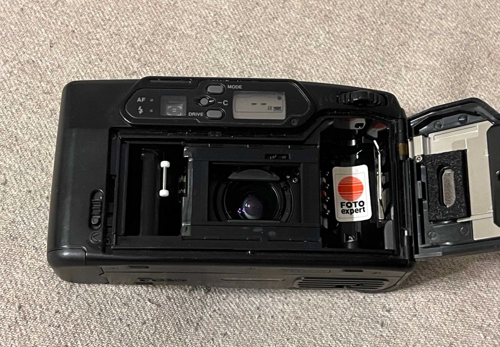 Aparat foto vintage Pentax Zoom 90 autofocus functio lipsa capac buton