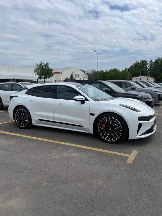 Zeekr 001 yu Z-sport 2025 yil