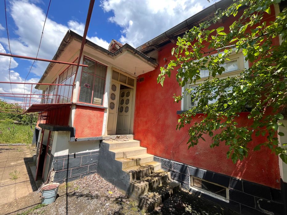 ПРОДАВА ДВУЕТАЖНА КЪЩА в с. Малорад, област Враца